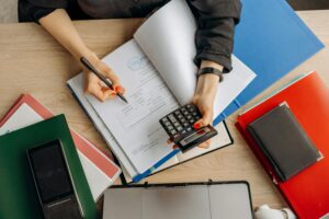 How to Become a Professional Accountant in 2025