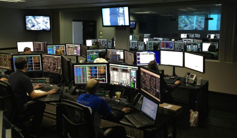 The Top 10 Network Monitoring Software for Real-Time Traffic Analysis in 2025